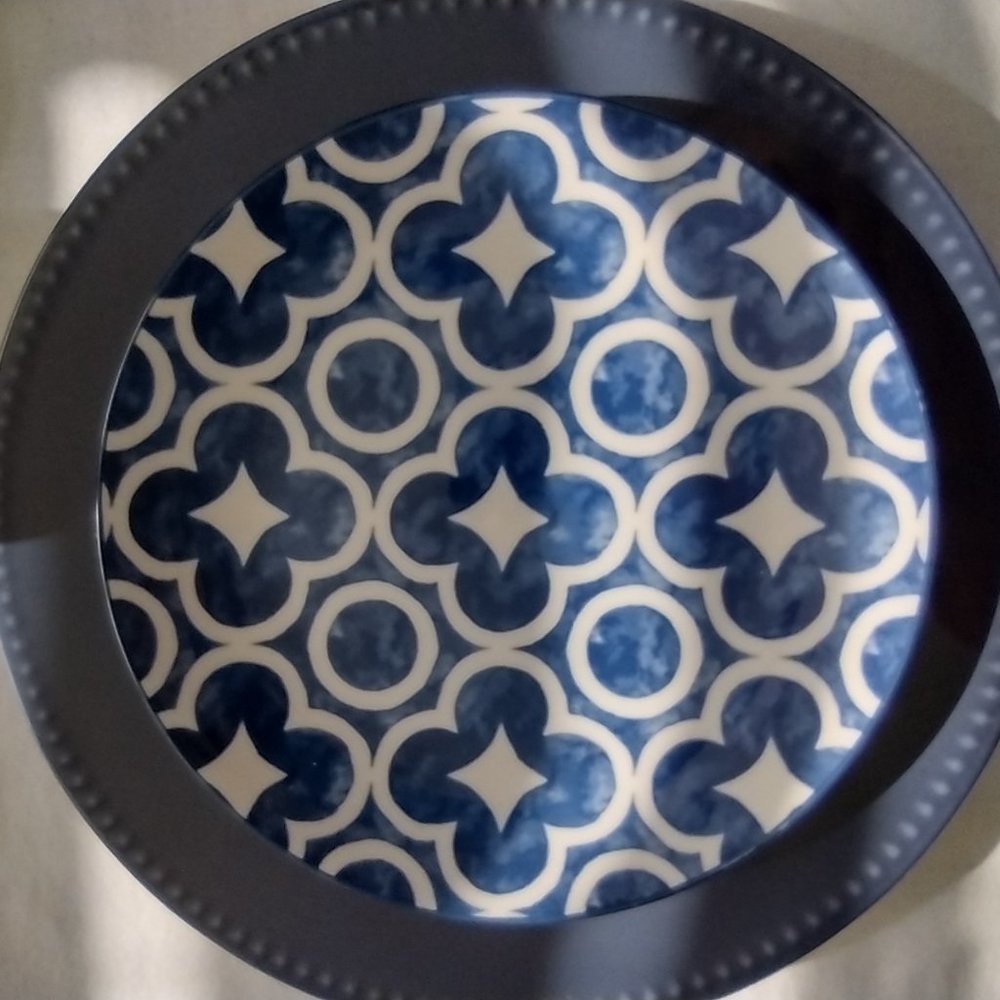 6 strikingly beautiful ceramic salad plates to provide a unique table accent.